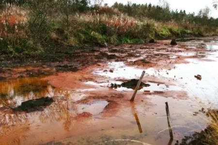 Mine spoil heap pollution